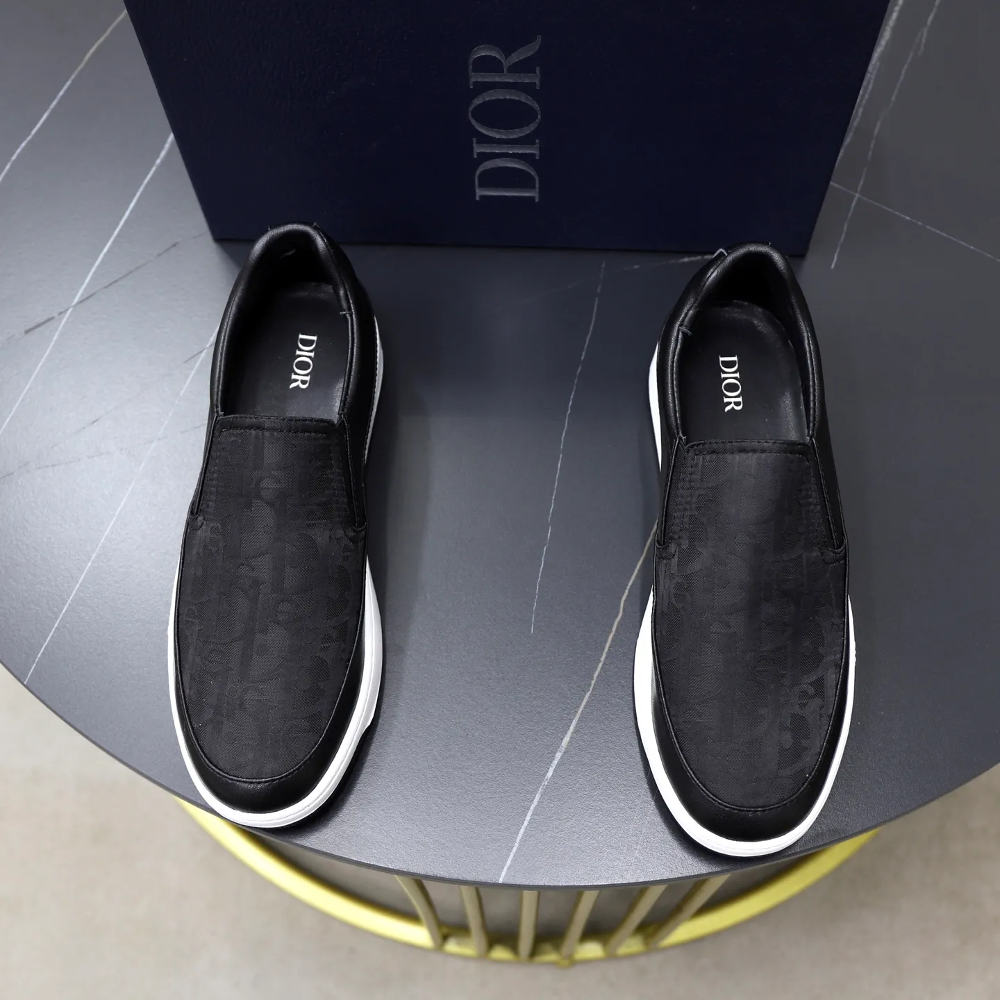 Ex-factory price: 420💰🙅‍♂️🙅‍♂️🙅‍♂️ Brand: Dior DIOR Standard code: 38-44 (45 customized) Grade: Same as the official website Material: Original material splicing Comfortable and breathable lining Lightweight and wear-resistant sports outsole Style category: Men's fashionable casual shoes Running sneakers Distinguished luxury brand elements Top luxury Color: actual picture color